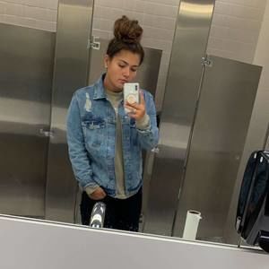 Meet your Posher, Alexis